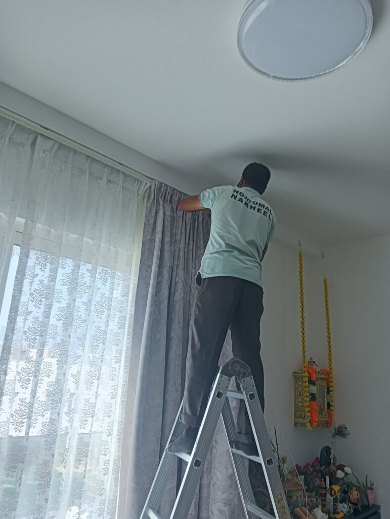 curtains fixing